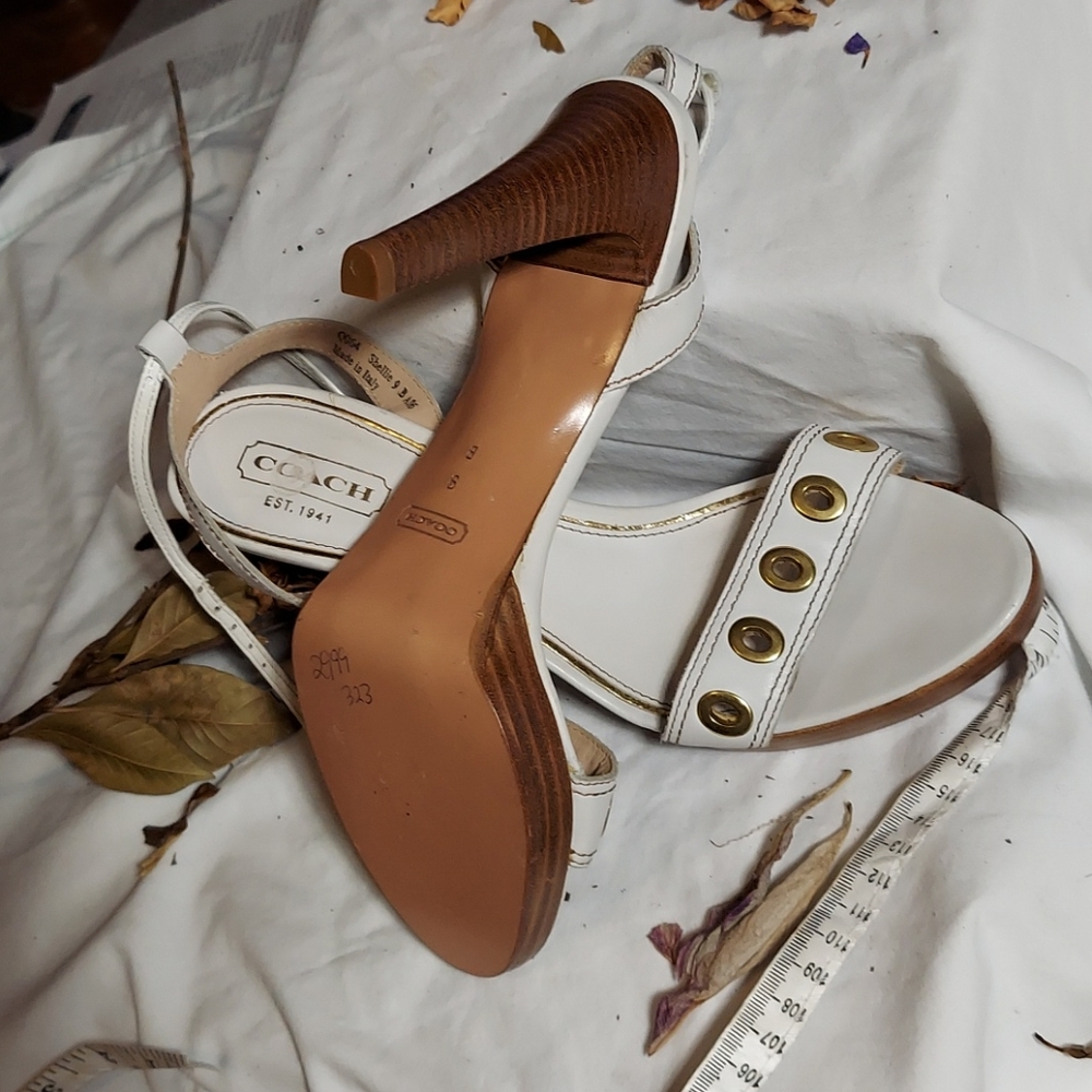 Coach  ladies white heeled sandL - Picture 7 of 11